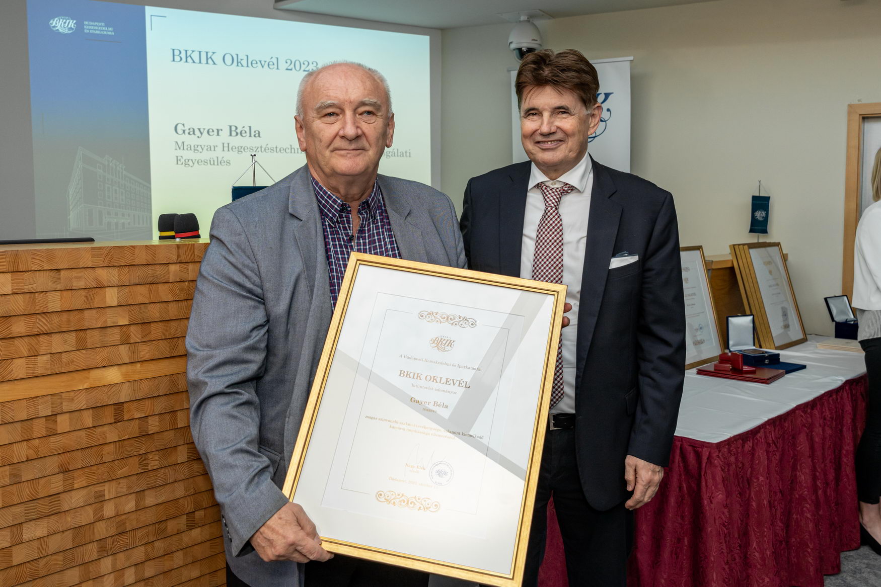 Béla Gayer is receiving the prize.